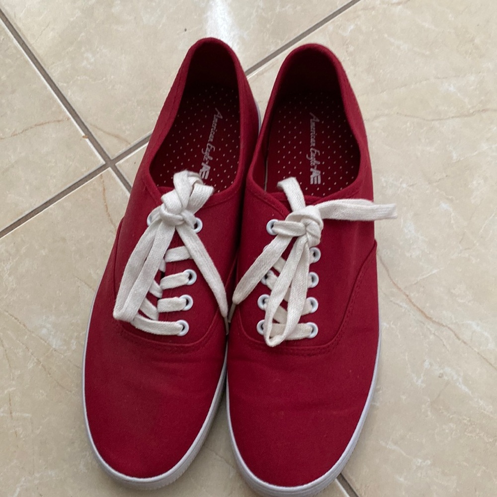 American Eagle red shoes excellent condition.